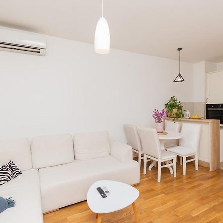 Lux City Apartment With Parking بودغوريتْسا المظهر الخارجي الصورة