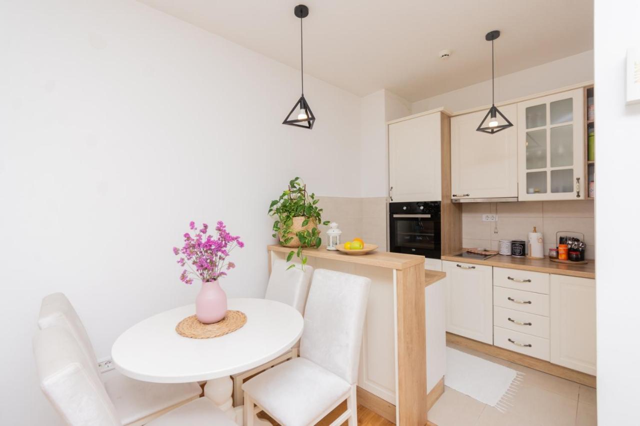 Lux City Apartment With Parking بودغوريتْسا المظهر الخارجي الصورة