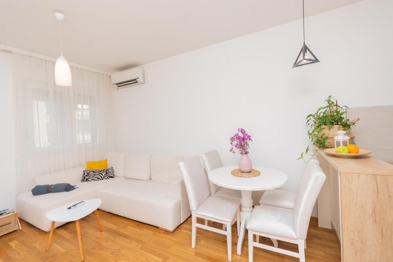 Lux City Apartment With Parking بودغوريتْسا المظهر الخارجي الصورة