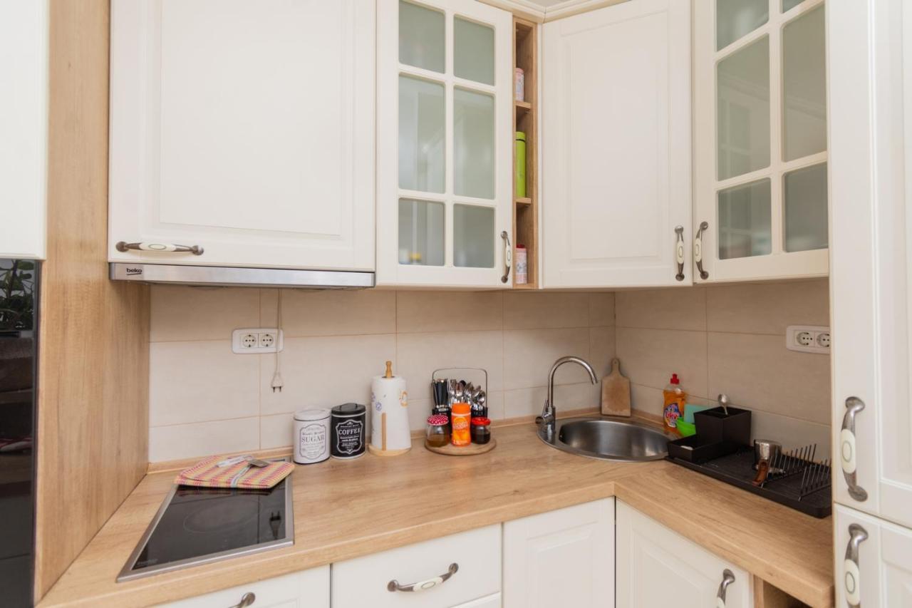 Lux City Apartment With Parking بودغوريتْسا المظهر الخارجي الصورة