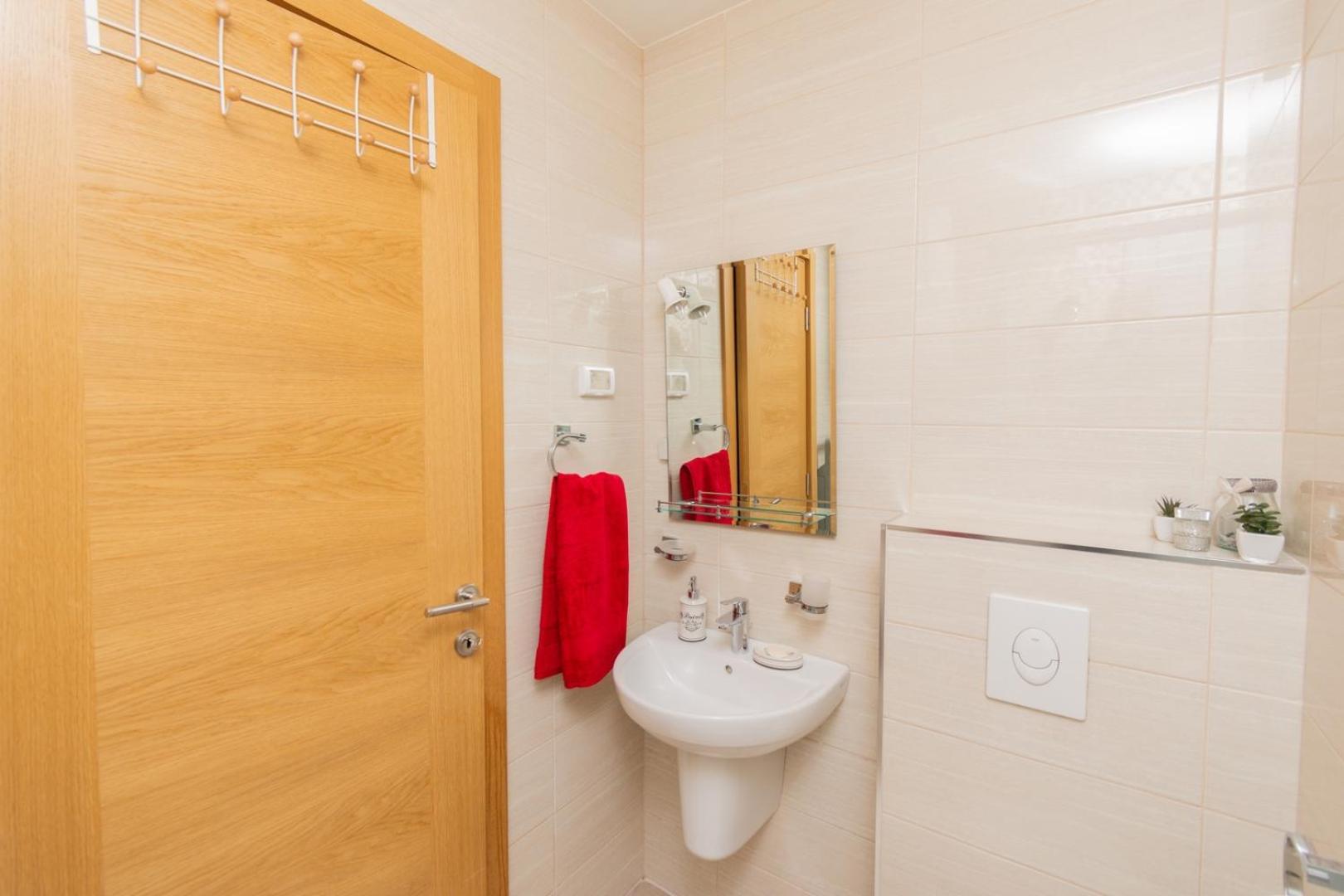 Lux City Apartment With Parking بودغوريتْسا المظهر الخارجي الصورة