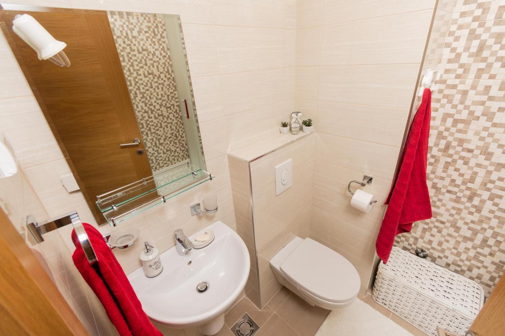 Lux City Apartment With Parking بودغوريتْسا المظهر الخارجي الصورة